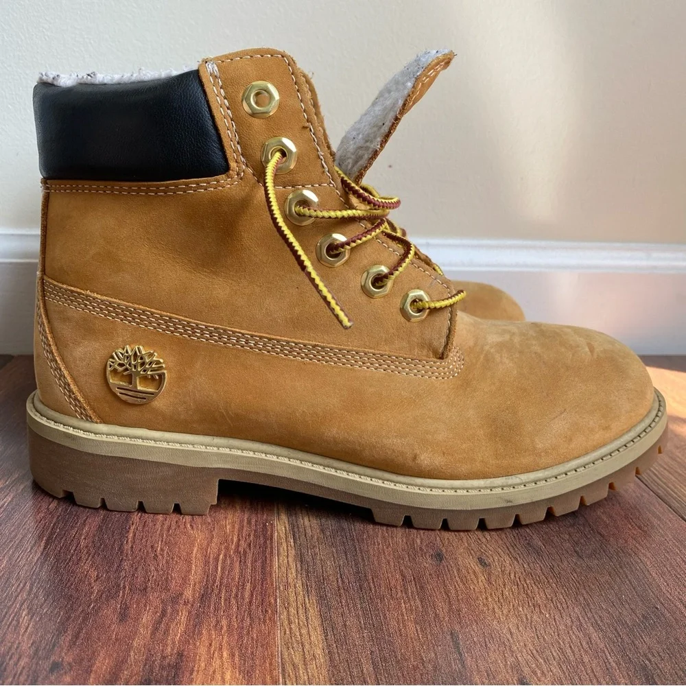 Timberland 6” Nubuck Wheat Shearling Faux Fur Classic Boots A42ZR A6698